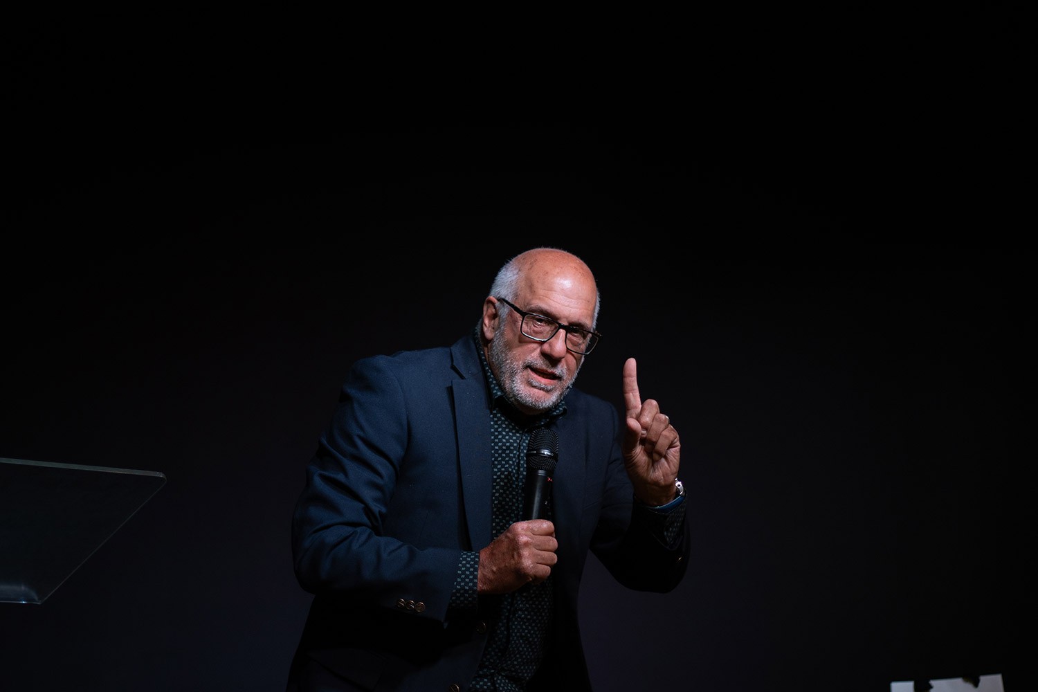 denis_pointe_vers_le_haut Soirées avec le Pst Denis MORISSETTE